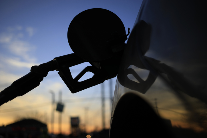 AAA: Gas prices fall in San Antonio for second consecutive week