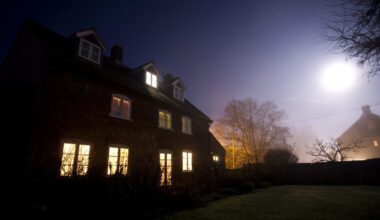 The U.S. housing market is in spooky season: 15% of home sellers are getting ghosted by buyers