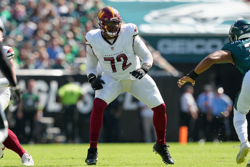 Washington Commanders offensive tackle Charles Leno Jr. (72) sets up to block during the game between the Philadelphia Eagles and the Washington Commanders on October 1, 2023, at Lincoln Financial Field.