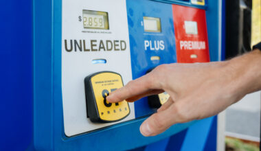 AAA: Gas prices fall in San Antonio for second consecutive week