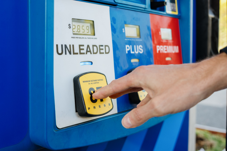 AAA: Gas prices fall in San Antonio for second consecutive week