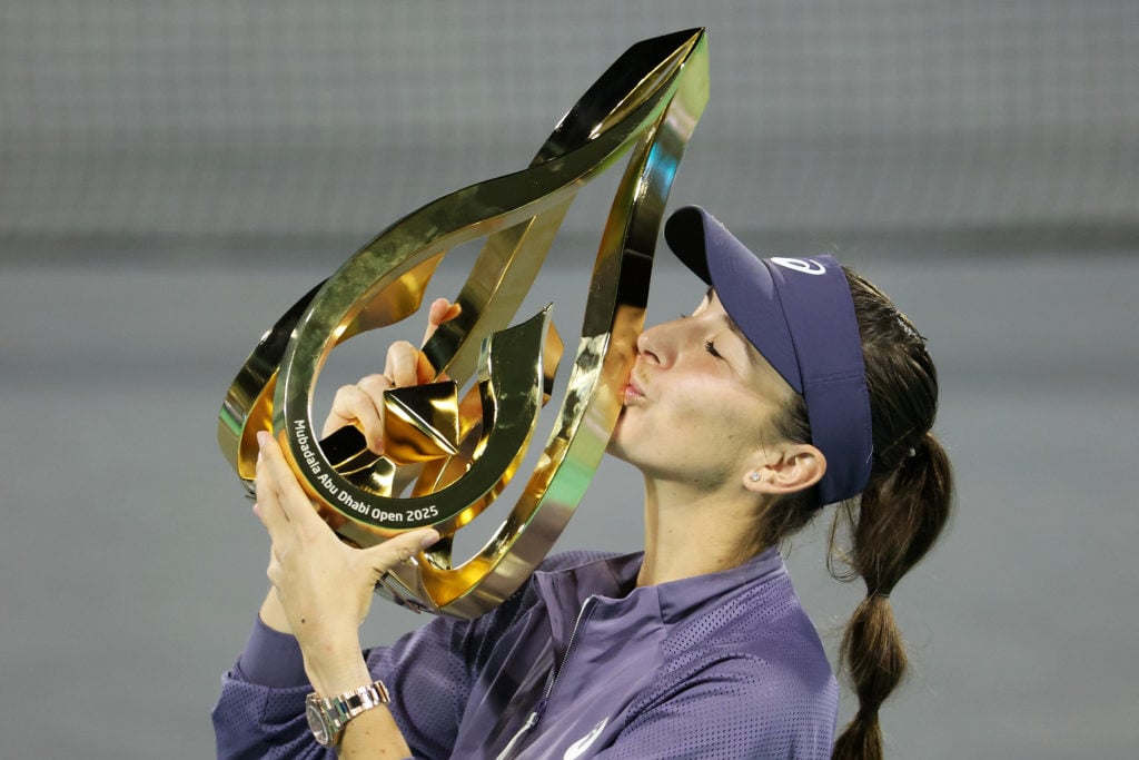 Belinda Bencic kisses the trophy after winning the 2025 Abu Dhabi Open