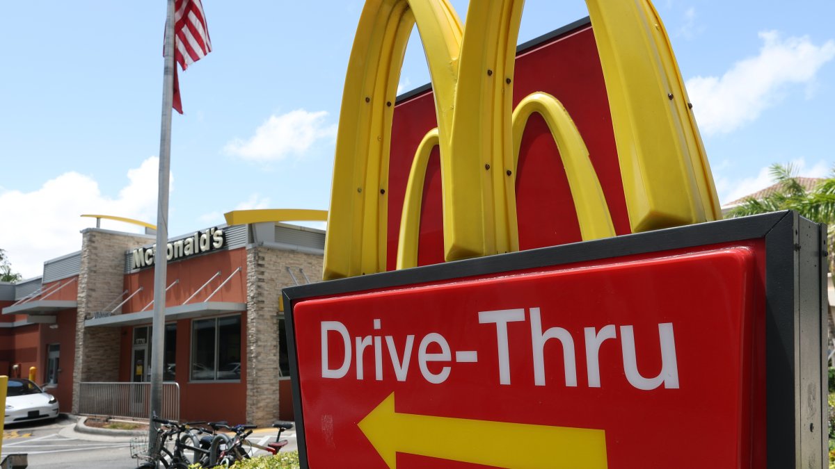 McDonald’s can’t give exact change back to customers – NBC Chicago