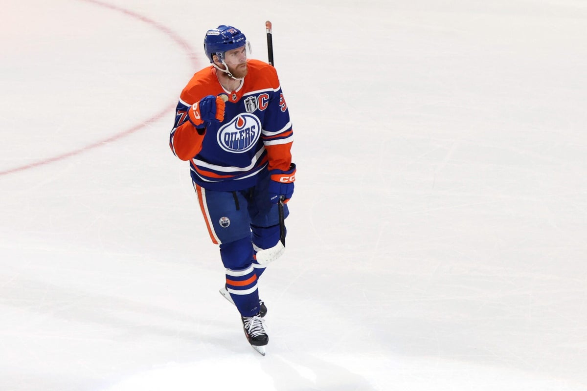 Connor McDavid agrees to 2-year, $12.5 million AAV contract extension with Oilers