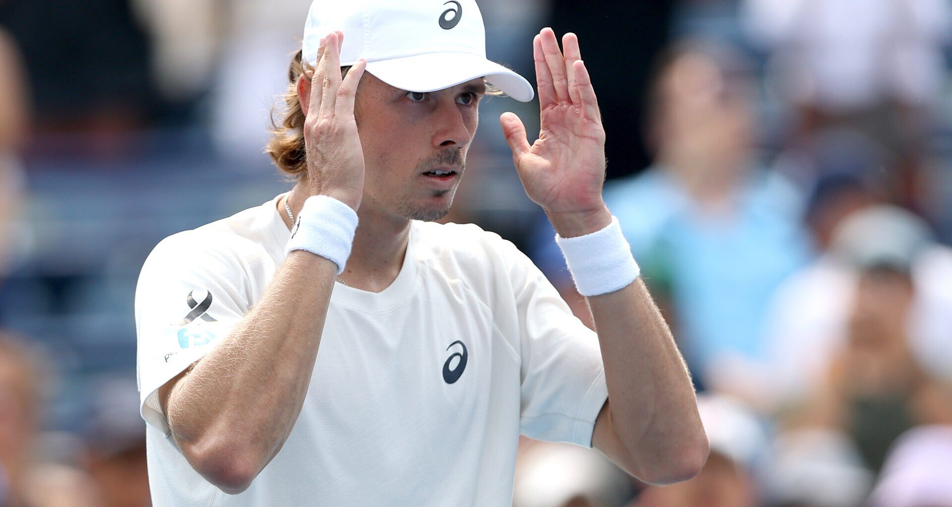 Alex de Minaur left concerned after being given a 'warning sign' as he plans discussion with his coaching team