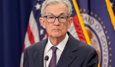 The economy is just getting stronger, not weaker, and 'we in the economics profession need to look ourselves in the mirror,' top analyst says