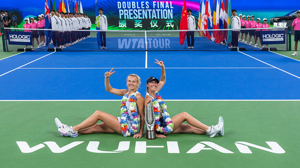 Hunter reunites with Siniakova, wins first title since return from injury in Wuhan