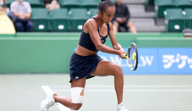 Fernandez embraces the battle, gets past Sramkova to reach Osaka semifinals