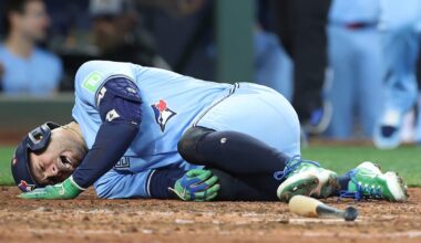 Blue Jays’ George Springer leaves ALCS Game 5 after pitch hits kneecap