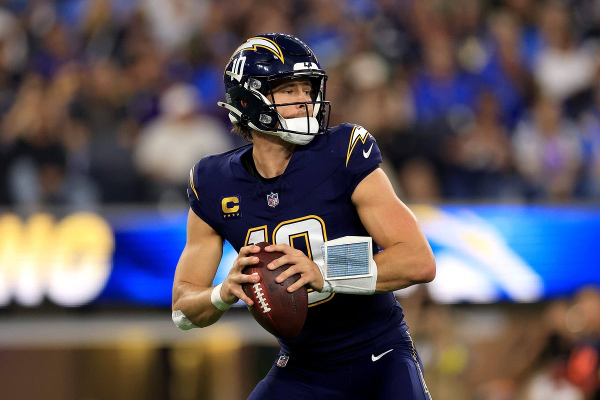 Chargers-Vikings takeaways: Justin Herbert dominates, Carson Wentz not so much