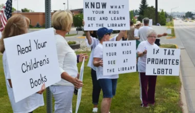 Panel advances legislation restricting sexual content in Wyoming library books