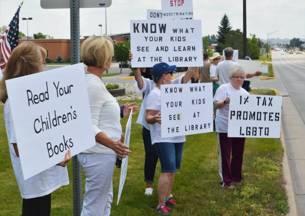 Panel advances legislation restricting sexual content in Wyoming library books