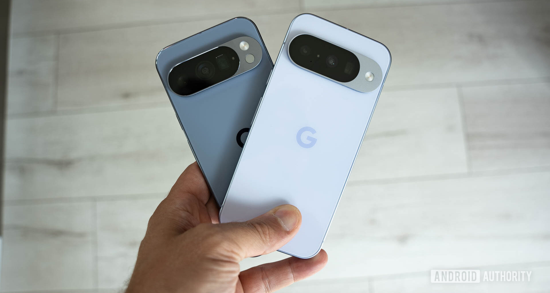 Google Pixel 10 in Frost vs Google Pixel 10 Pro in Moonstone (2 of 5)