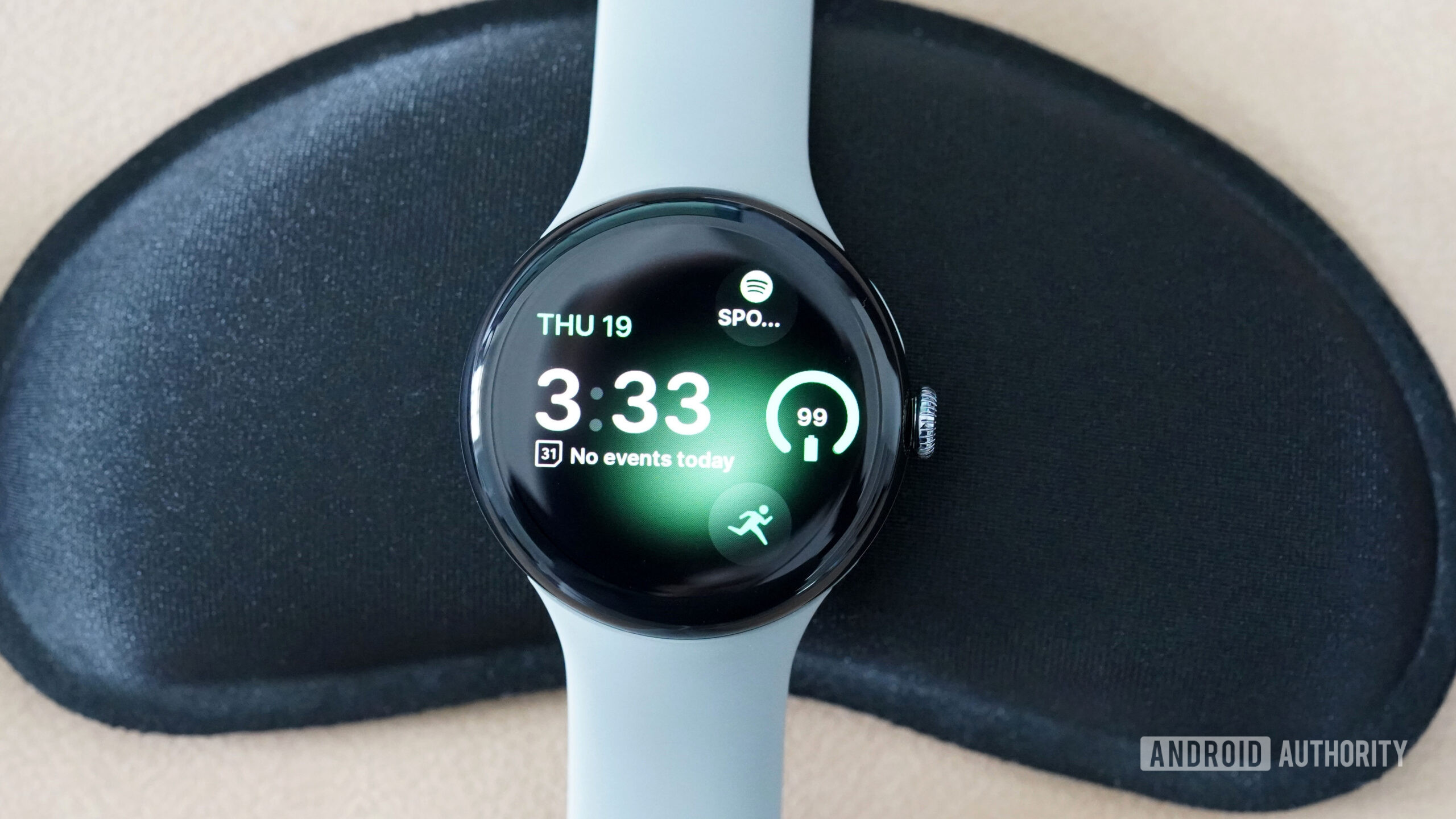 Google Pixel Watch 3 Tidal Glow A Google Pixel Watch 3 displays the watch face Tidal Glow.