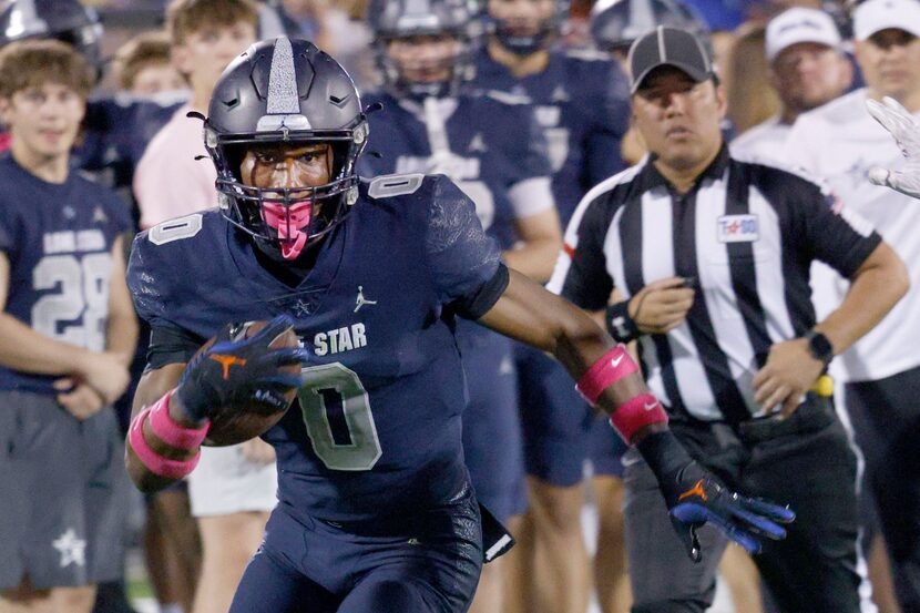Lone Star's Davian Groce (0) carries the ball in the first half of a high school football...