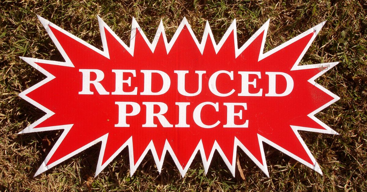 Home price cuts accelerate shift to buyers' market