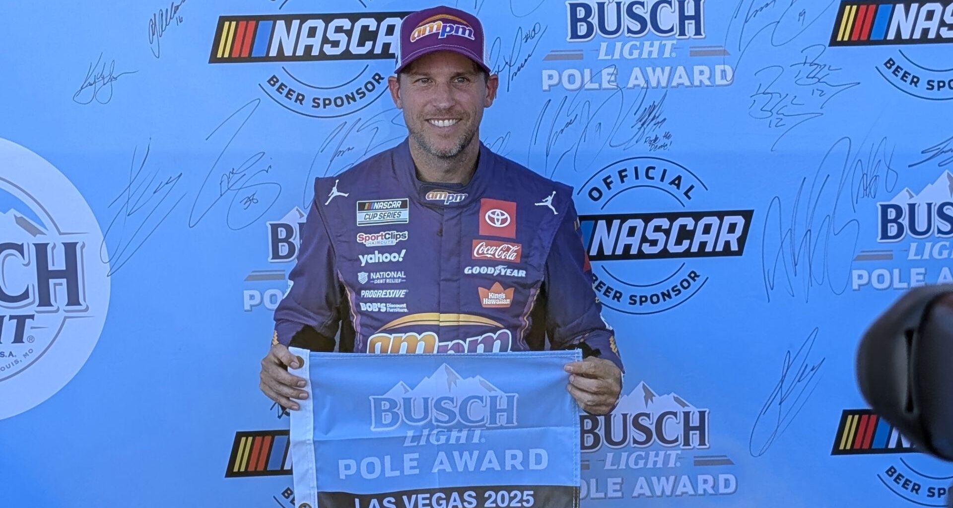 Denny Hamlin outduels Chase Briscoe for Las Vegas Pole
