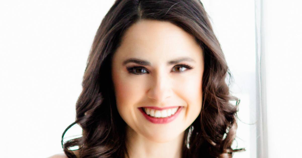 Verona resident and author Dana Diaz speaking at Chicago Women’s Expo on Sunday, Oct. 26 – Shaw Local