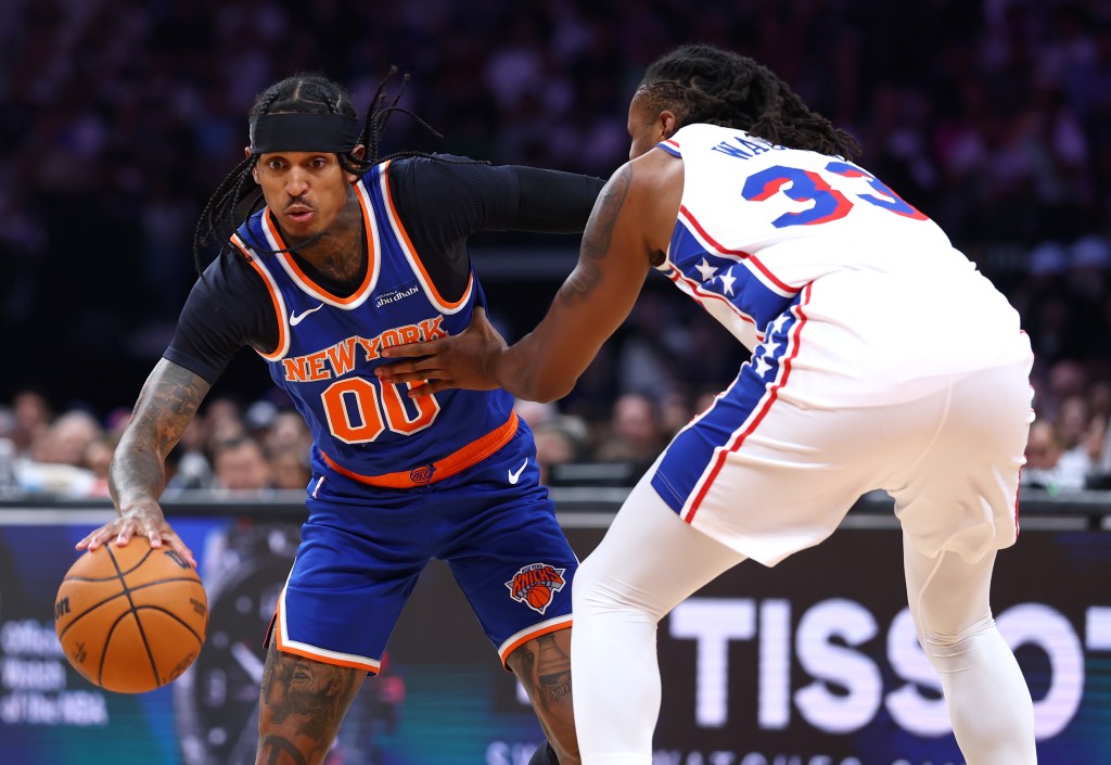 Jordan Clarkson looks to drive on Jabari Walker during the Knicks' preseason win over the 76ers.