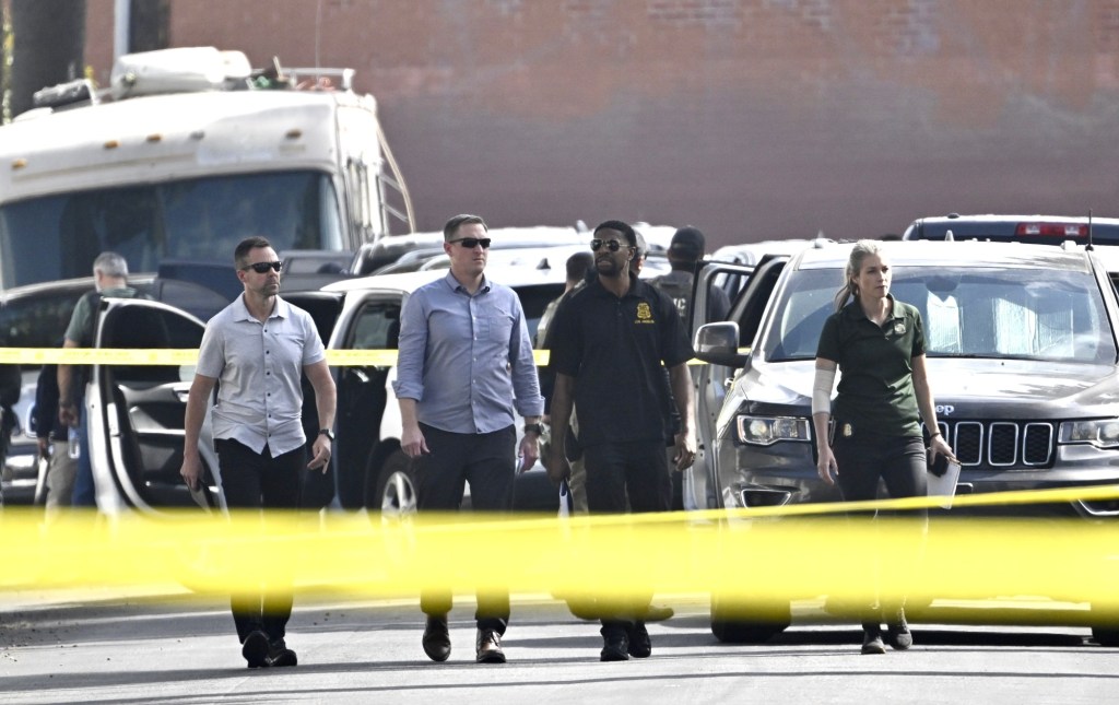 Federal agent and suspect injured in South Los Angeles shooting – Daily News