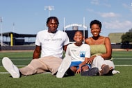 Duncanville defensive lineman Colin Simmons sits with his brother Clayton Roberts, 8, and...