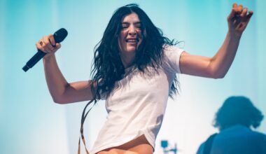 Lorde Brings Out Charli XCX for ‘Girl, So Confusing’ in L.A.: Watch