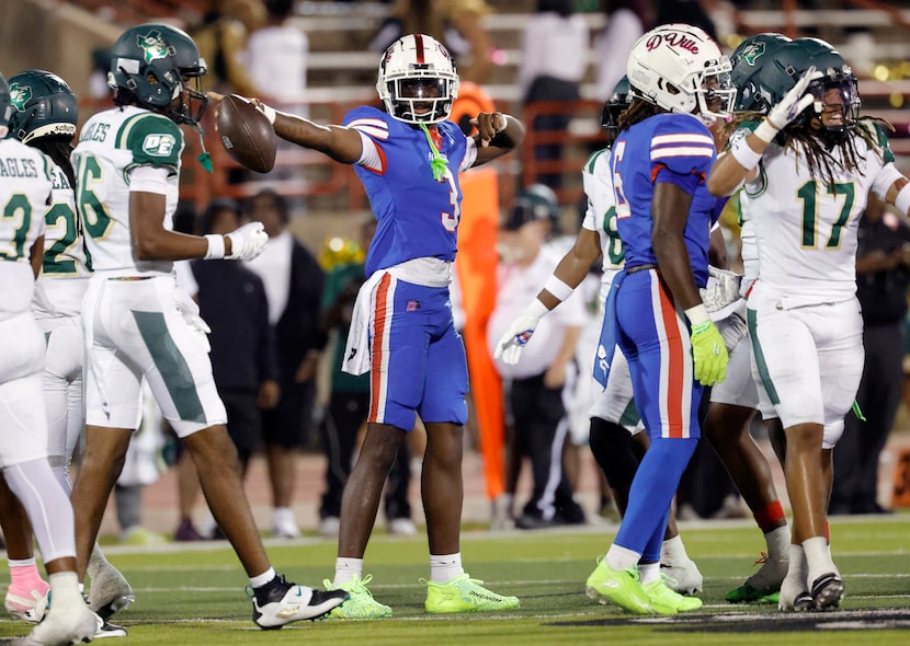 Duncanville quarterback Maximus The Great Denson (3) signals first down after keeping the...
