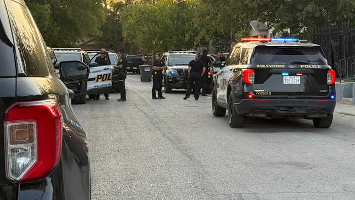 Man sustains life-threatening injuries in West Side stabbing, SAPD says