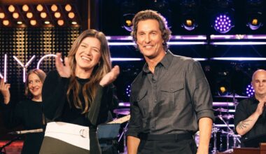 Matthew McConaughey Joins Kelly Clarkson for Impromptu Performance