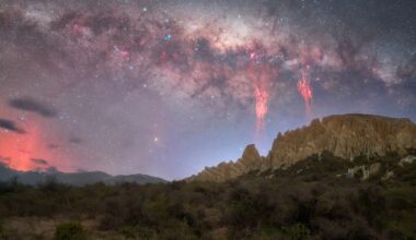 Photographer’s Once-in-a-Lifetime Shot of Lightning Sprites and the Milky Way