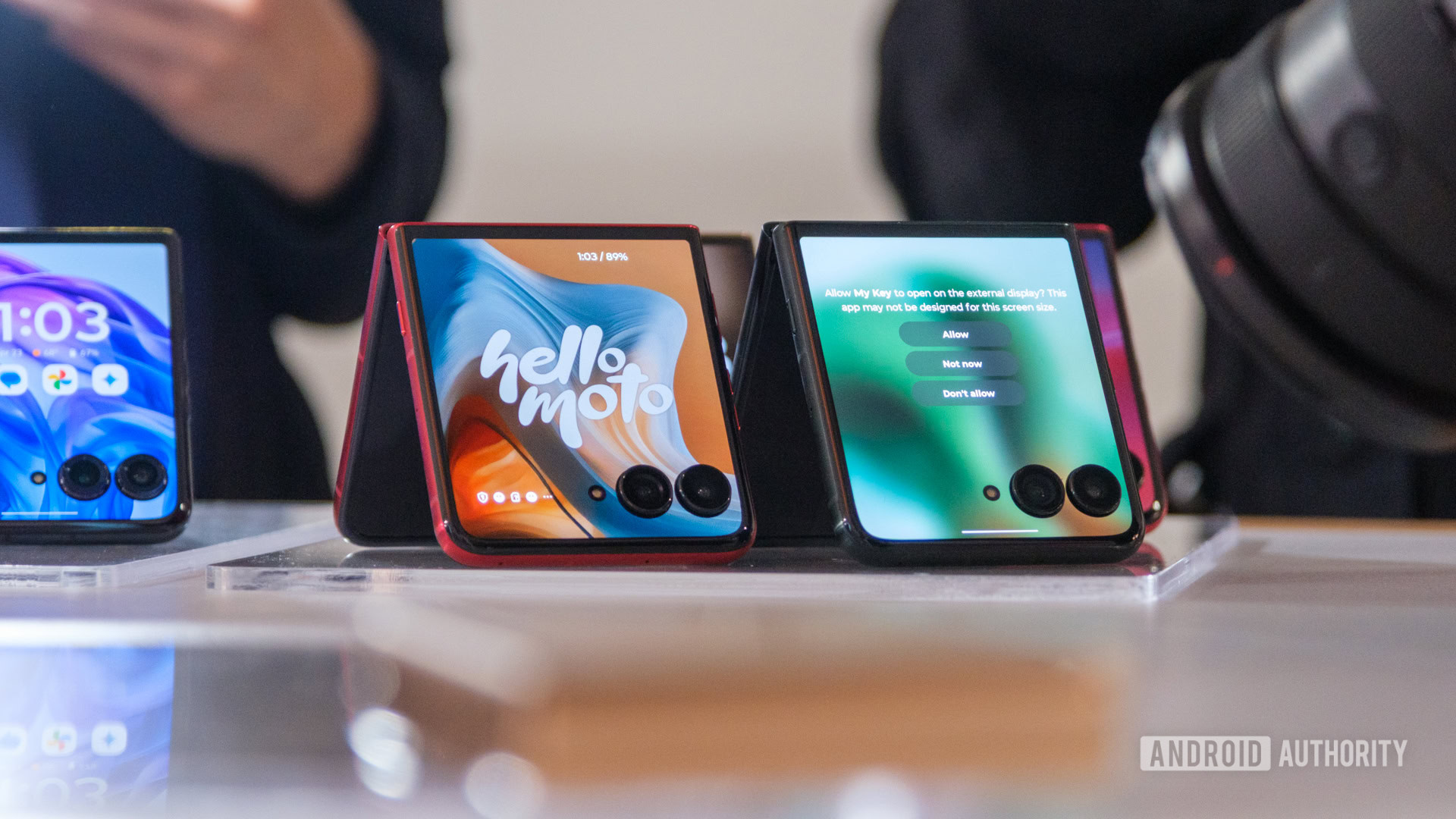 Motorola Razr 2025 series cover screens Motorola Razr 2025 series cover screens