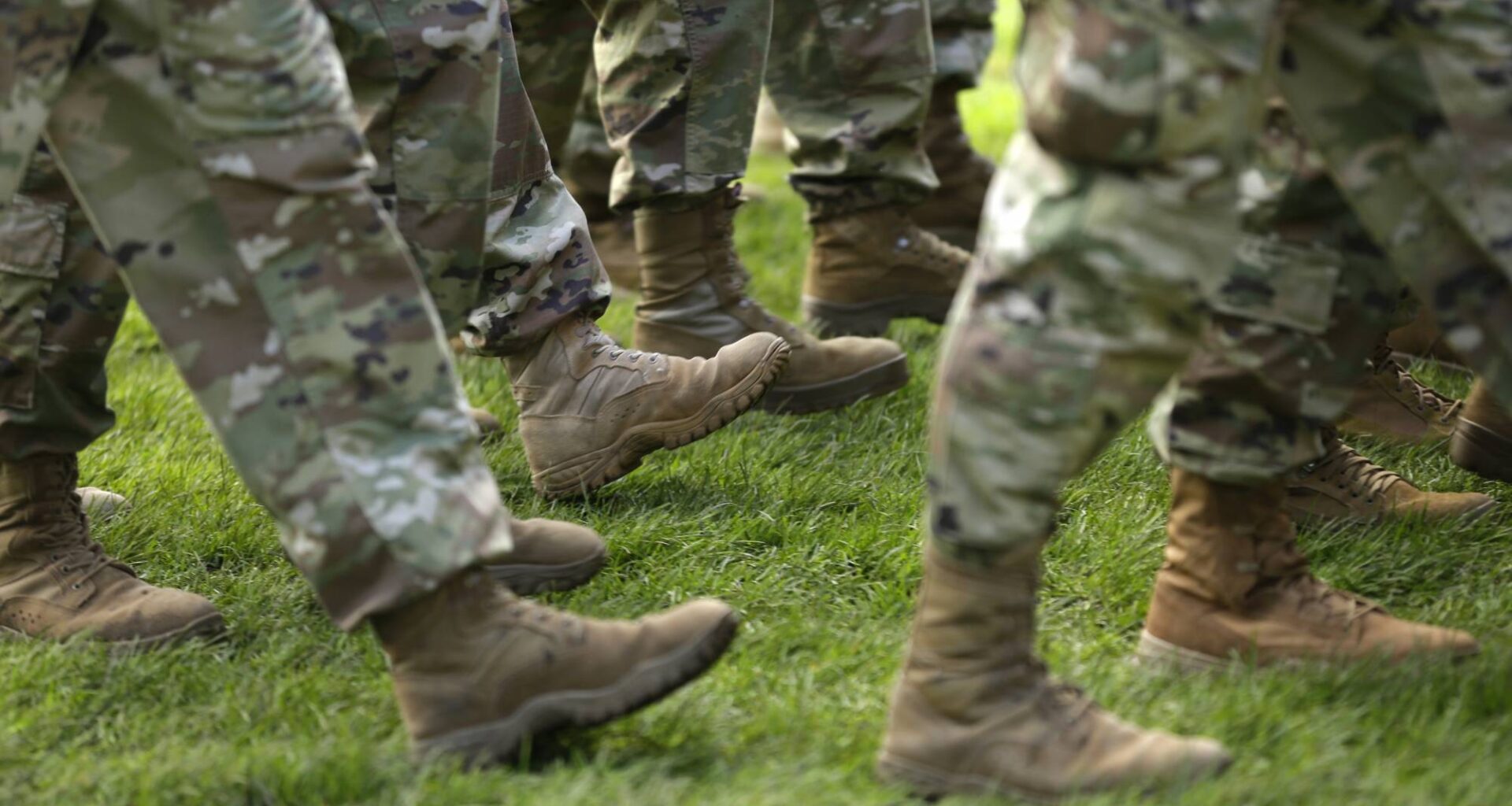 Can DoD use private funds to pay troops during shutdown?