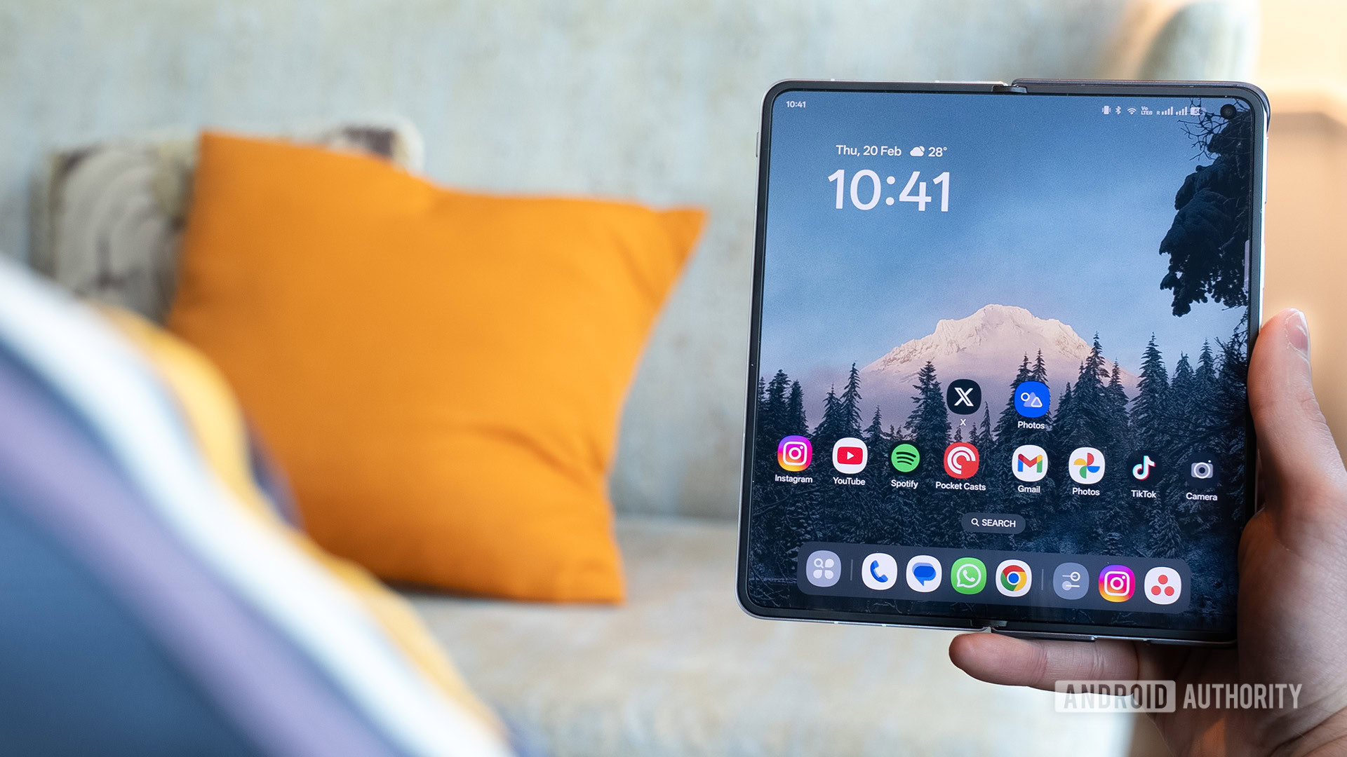 Oppo Find N5 Scren folded open Oppo Find N5 Scren folded open