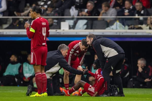 FRANKFURT, GERMANY - Wednesday, October 22, 2025: Liverpool's Jeremie Frimpong receives treatment during the UEFA Champions League match between Eintracht Frankfurt and Liverpool FC at the Waldstadion. (Photo by David Rawcliffe/Propaganda)