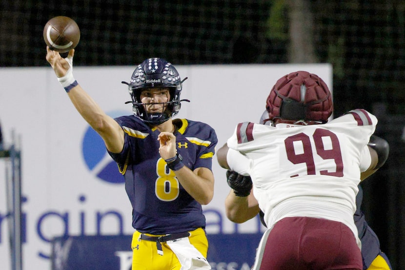 Highland Park's quarterback Buck Randall (8) passes under pressure of Red Oak's Johnnie...