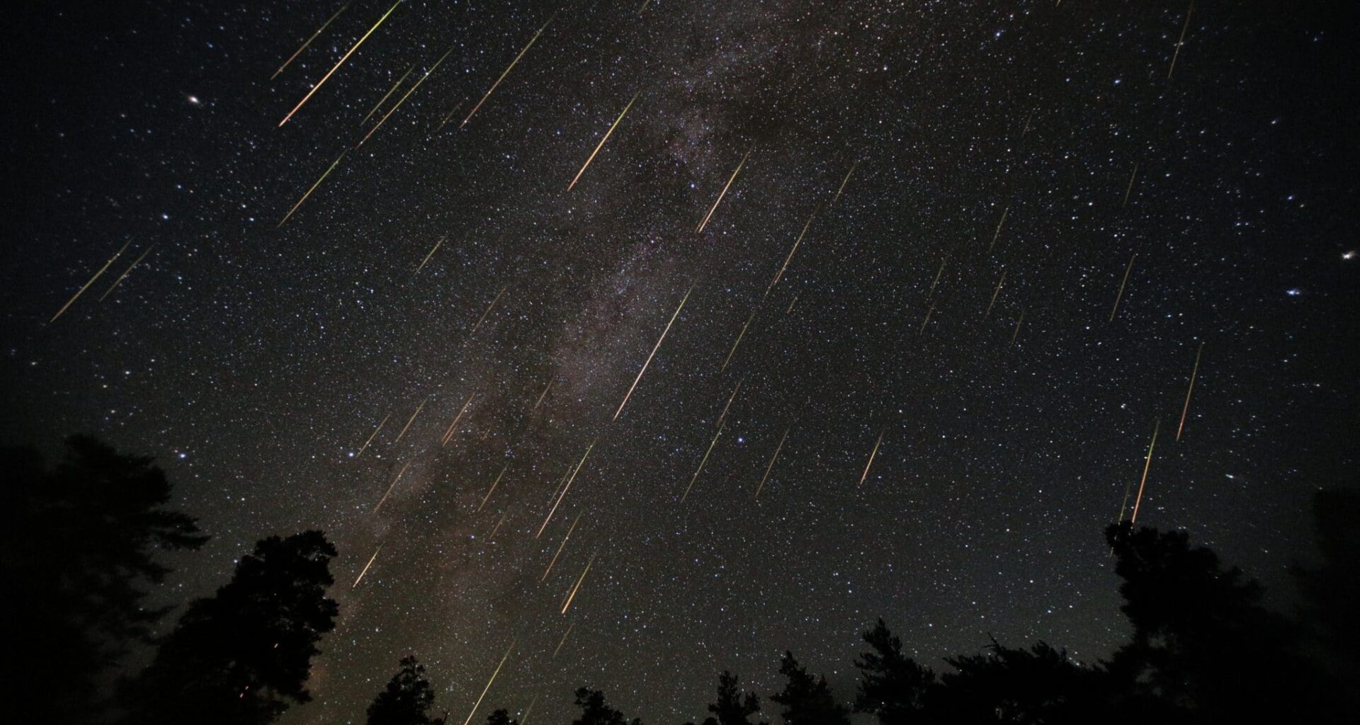 Here's Where to See the Draconid Meteor Shower in Chicago