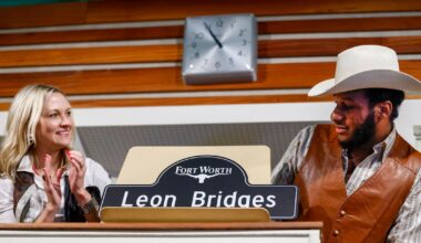 Leon Bridges reflects on his journey at Fort Worth sign unveiling