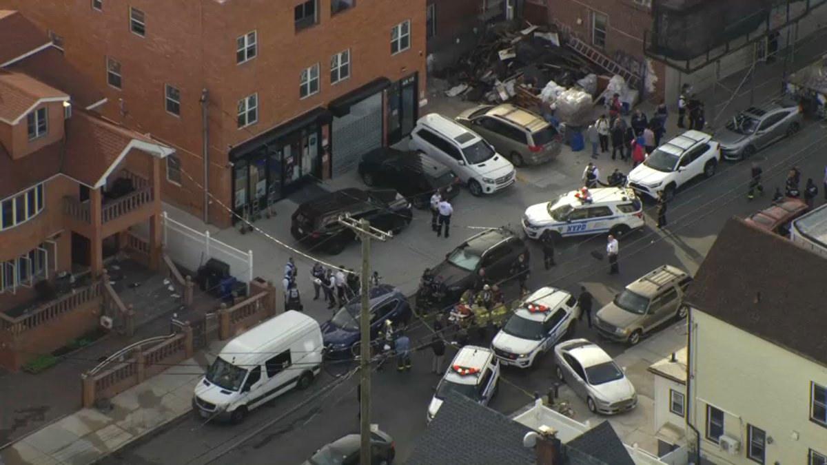 Woman killed, teen hurt in stabbing at Queens home – NBC New York