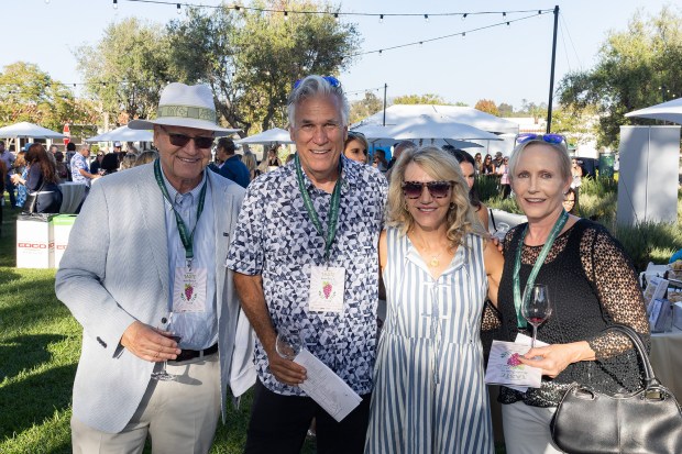 Fred Middleton, Emmanuel Baetge, Kimberly Davis, Sandra Norman (Jon Clark)