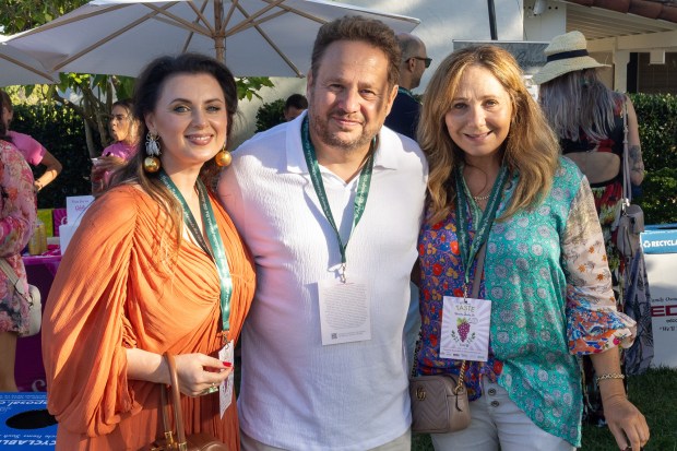 Alla Kesser, Clive Gross, Karen Frost (Jon Clark)