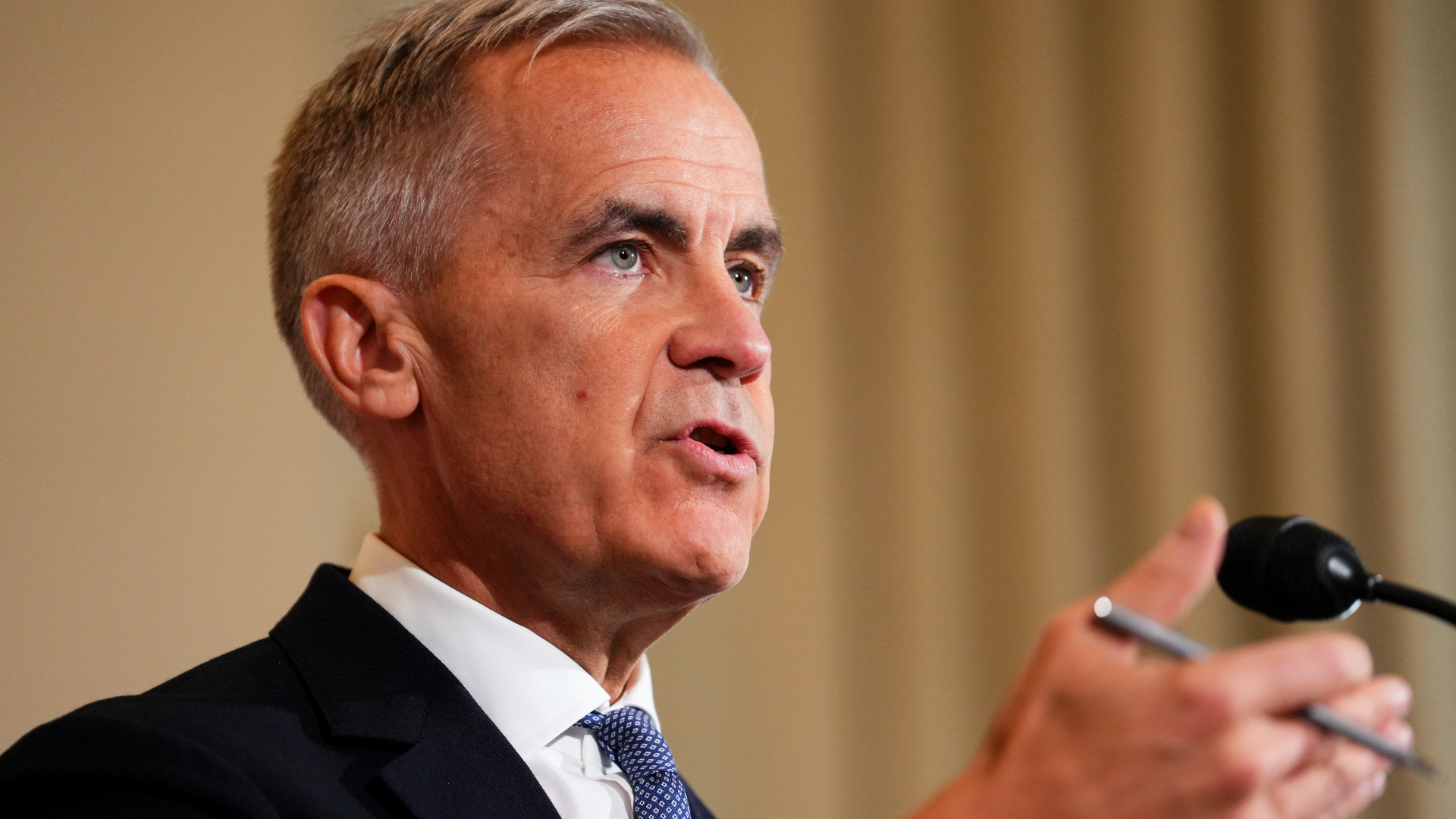 Click to play video: 'Canada has opportunity to attract new talent after Trump raises US H-1B visas to $100K: Carney'