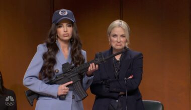Amy Poehler, Tina Fey Reunite as Pam Bondi, Kristi Noem