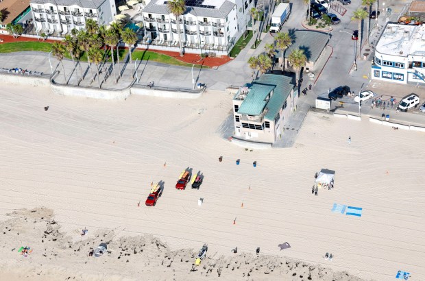 In an aerial photo, the Pacific Beach lifeguard station is seen along the boardwalk on Oct. 7, 2025 in San Diego, CA. (K.C. Alfred / The San Diego Union-Tribune)