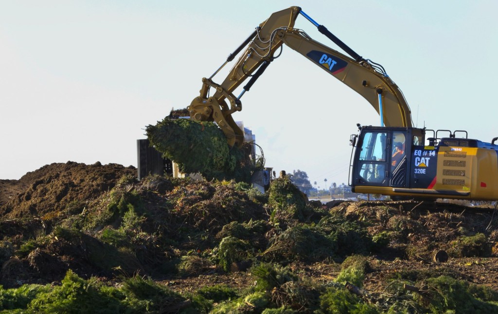 Where to put San Diego’s trash? With the city’s main landfill almost full, here are its options. – San Diego Union-Tribune