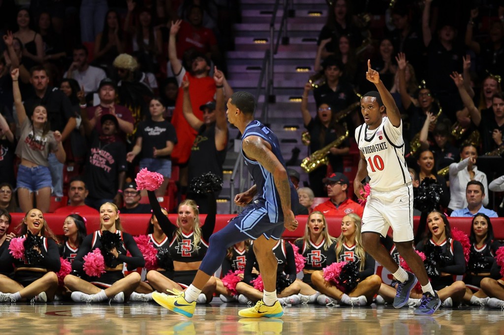With stars sitting, Aztecs rout USD in final exhibition game before season opener
