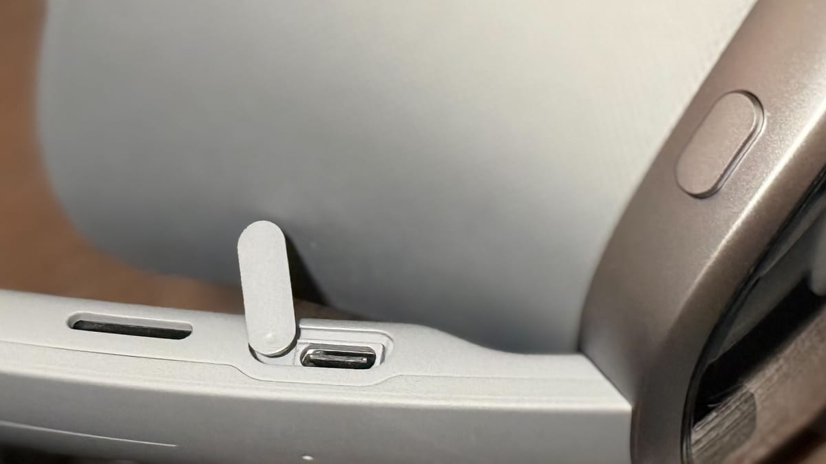 Samsung Galaxy XR Has A Hidden USB-C Port