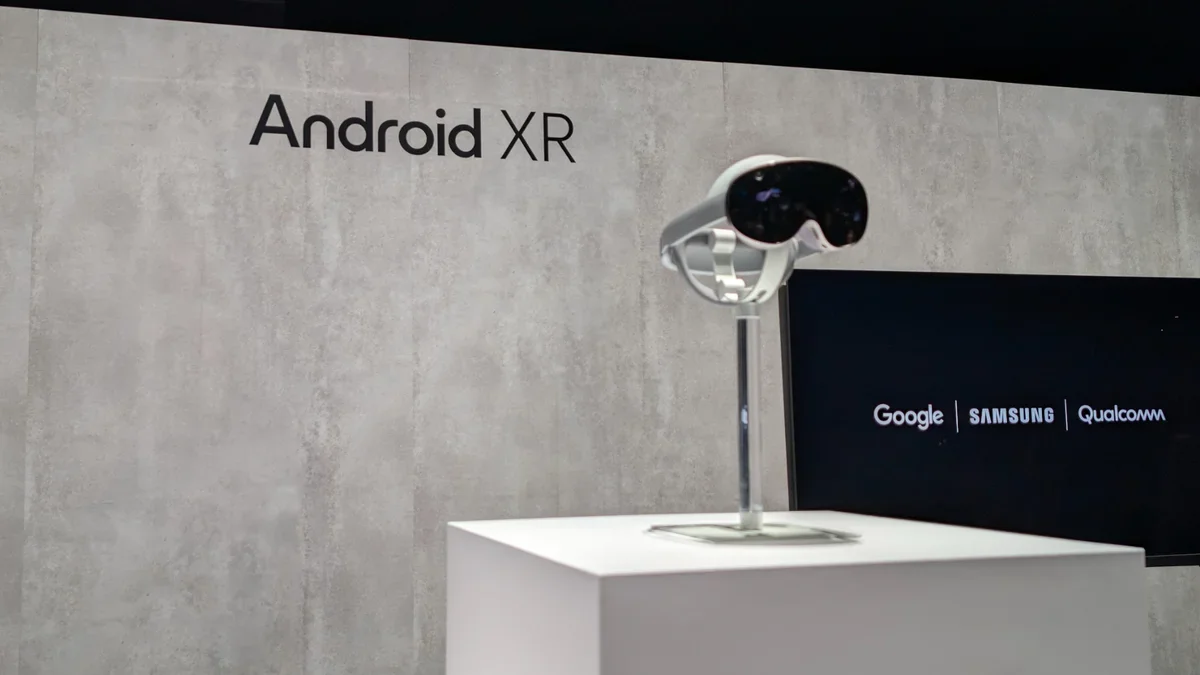 This headset looks familiar... - VR is dead! And even Apple and Samsung can't save it