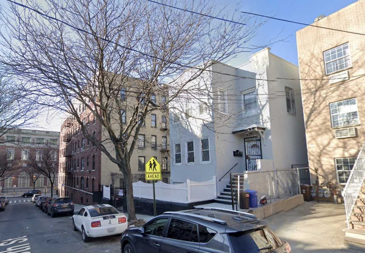 Bronx dispute between women leads to triple shooting, police sources say
