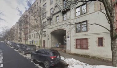 Woman found dead in Bronx apartment after neighbor reports odor