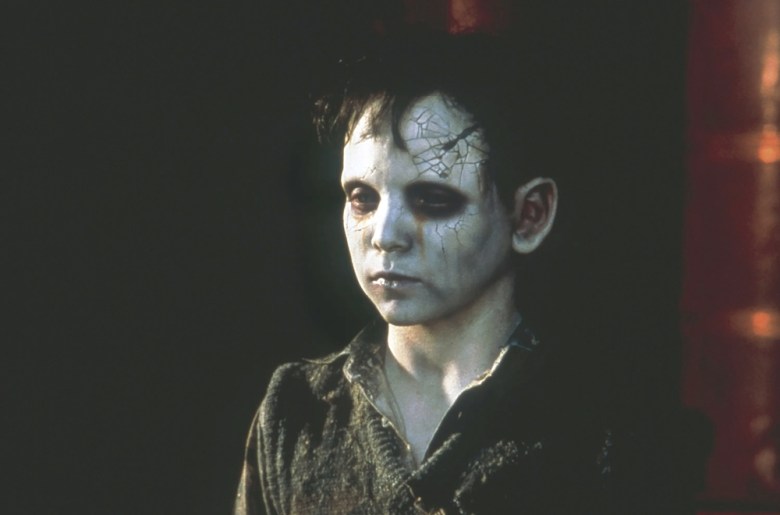 Guillermo del Toro "masterfully blends genres using supernatural elements to explore trauma and war" in Devil's Backbone, according to one local filmmaker. 